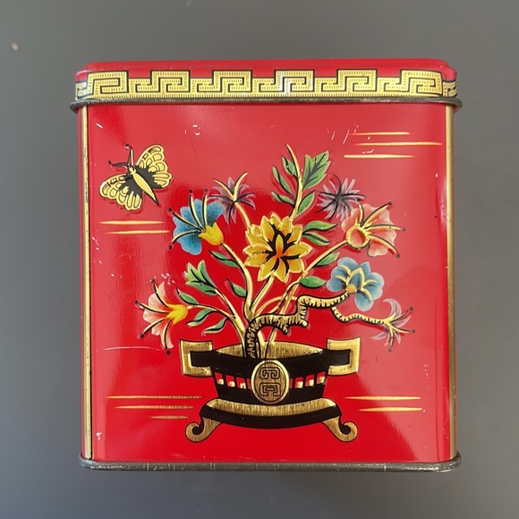 Vintage Square Red Asian Tin Made in England - Picture 6 of 12
